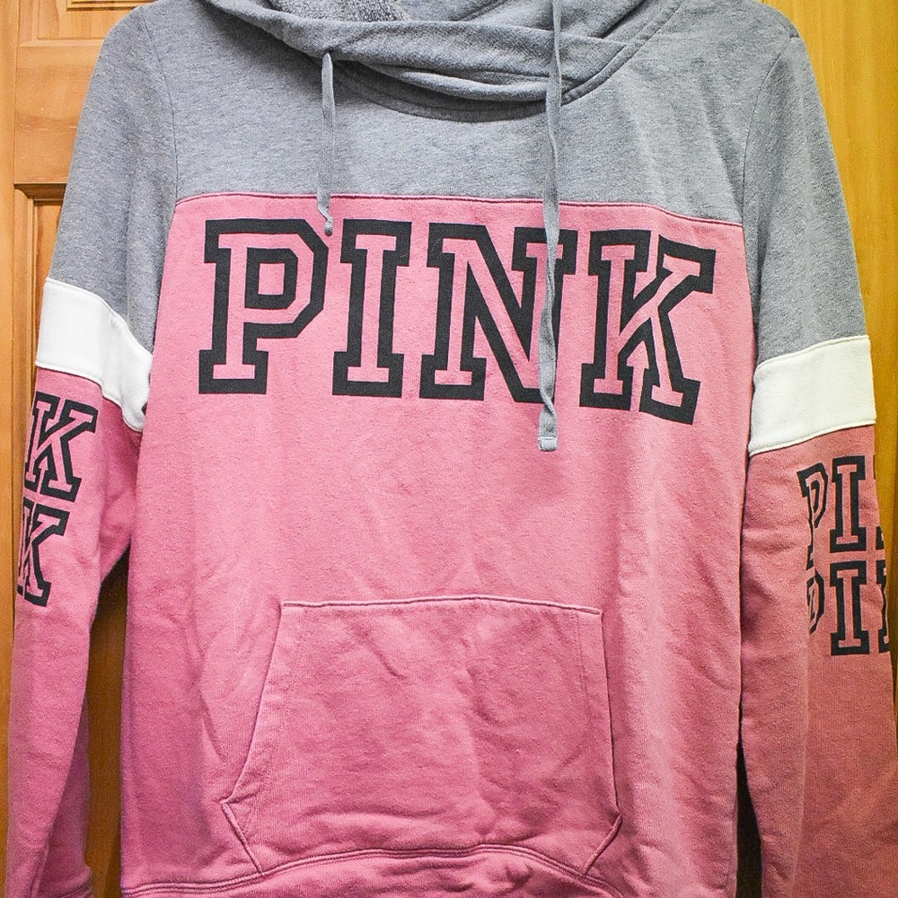 women’s medium vs pink sweatshirt
